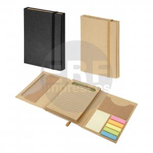Kit para escritório em cartão Aço inox e PP A5    Kit para escritório em cartão. Composto por caderno (80 folhas pautadas em papel reciclado), 6 blocos adesivados (25 folhas cada), 1 régua de 12 cm, 1 esferográfica em papel kraft e suporte para cartões de visita. Escrita em azul. 110 x 153 mm